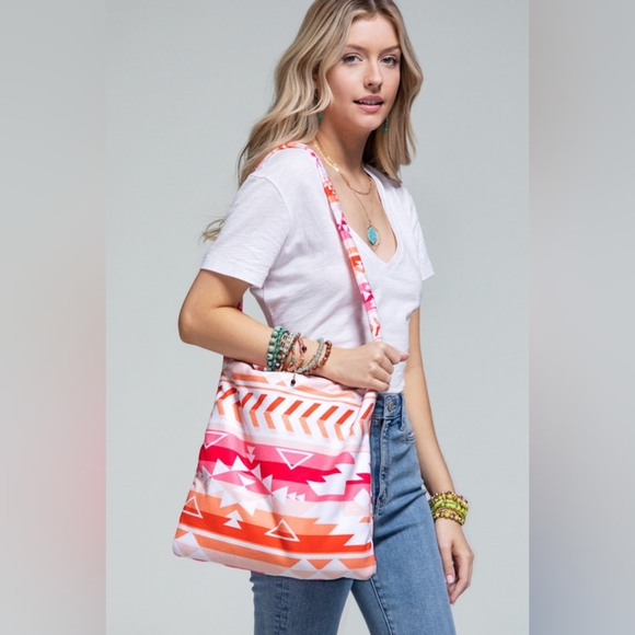 2 in 1 Beach Towel & Bag - Shoulder Bag Turns Into a Beach Towel! - Coral - Picture 4 of 10